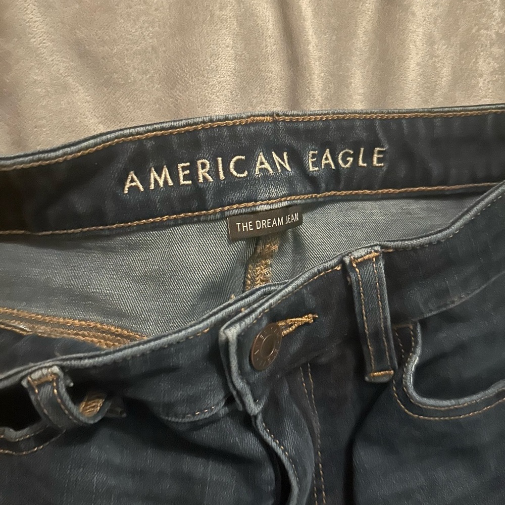Beautiful lightly used jeans with a high waist and stretch
